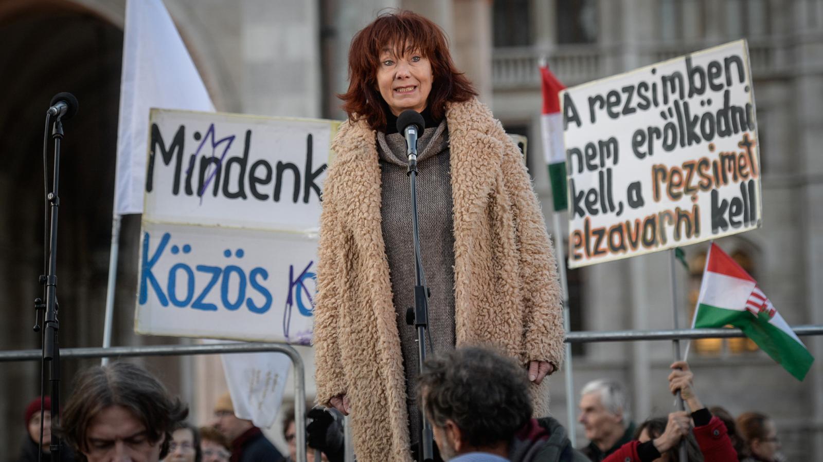 Tüntetés a Kossuth Lajos téren, a Parlament épülete előtt