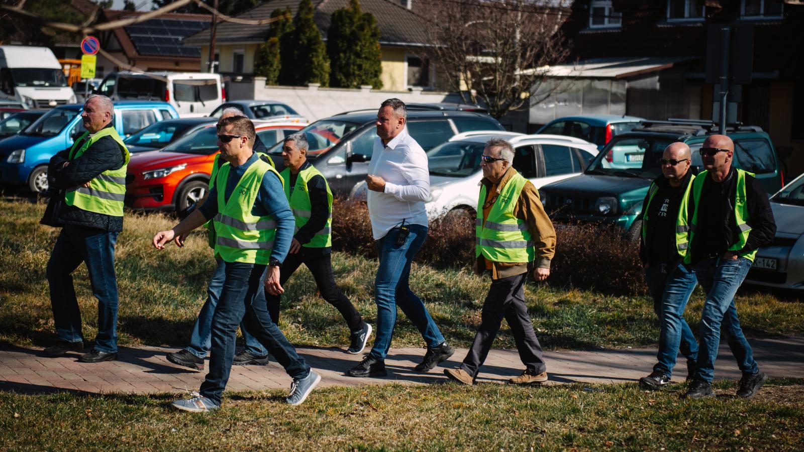 Zelcsényi Miklós március 7-én Ácson, Magyar Péter országjáró körútján 