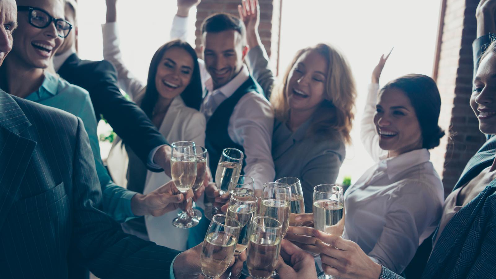 Elfogytak a pénzek az év végi nagy dínomdánomra, de a szemlélet is változik a céges partik kapcsán