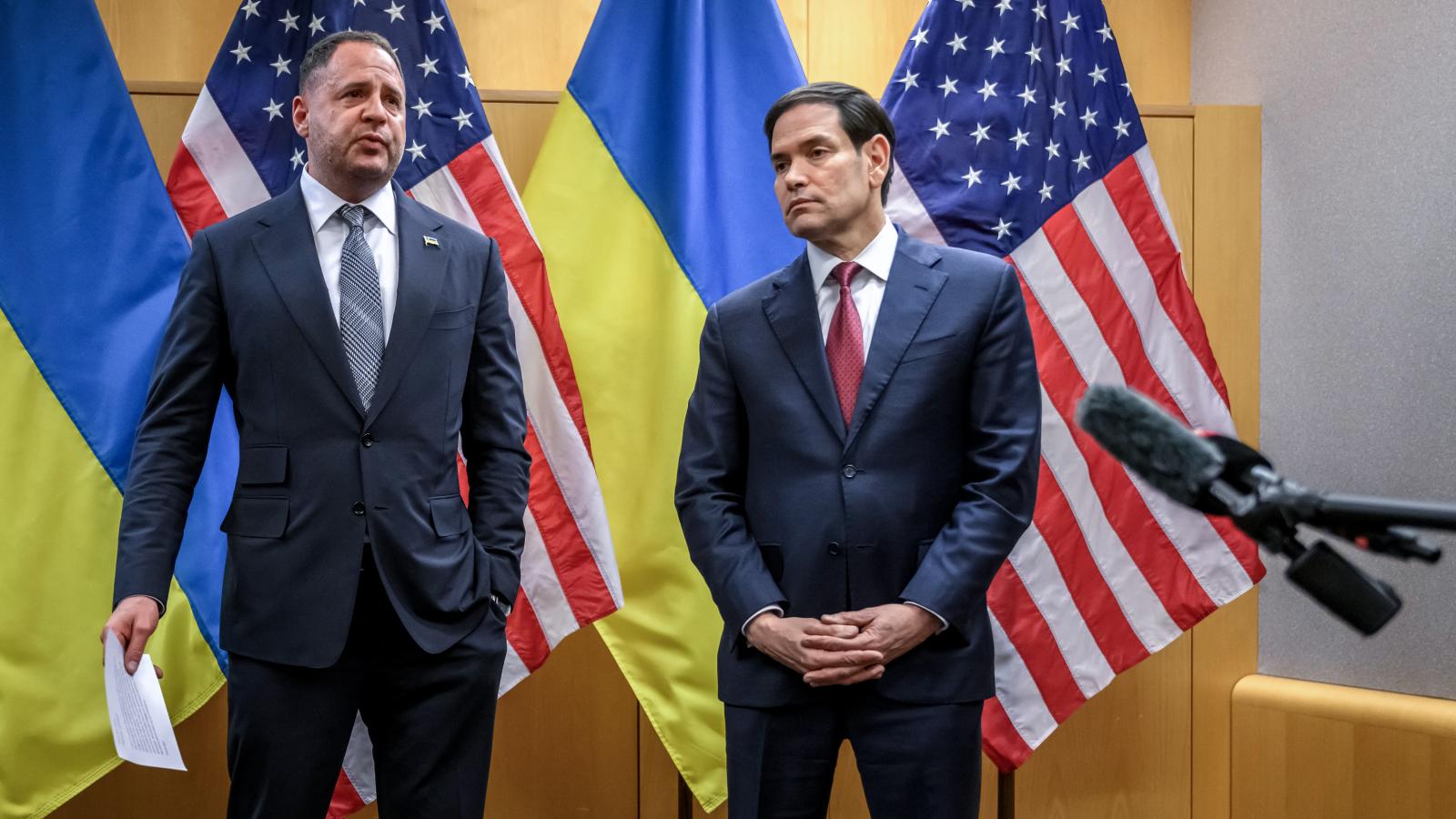 Andrij Jermak és Marco Rubio a genfi találkozón