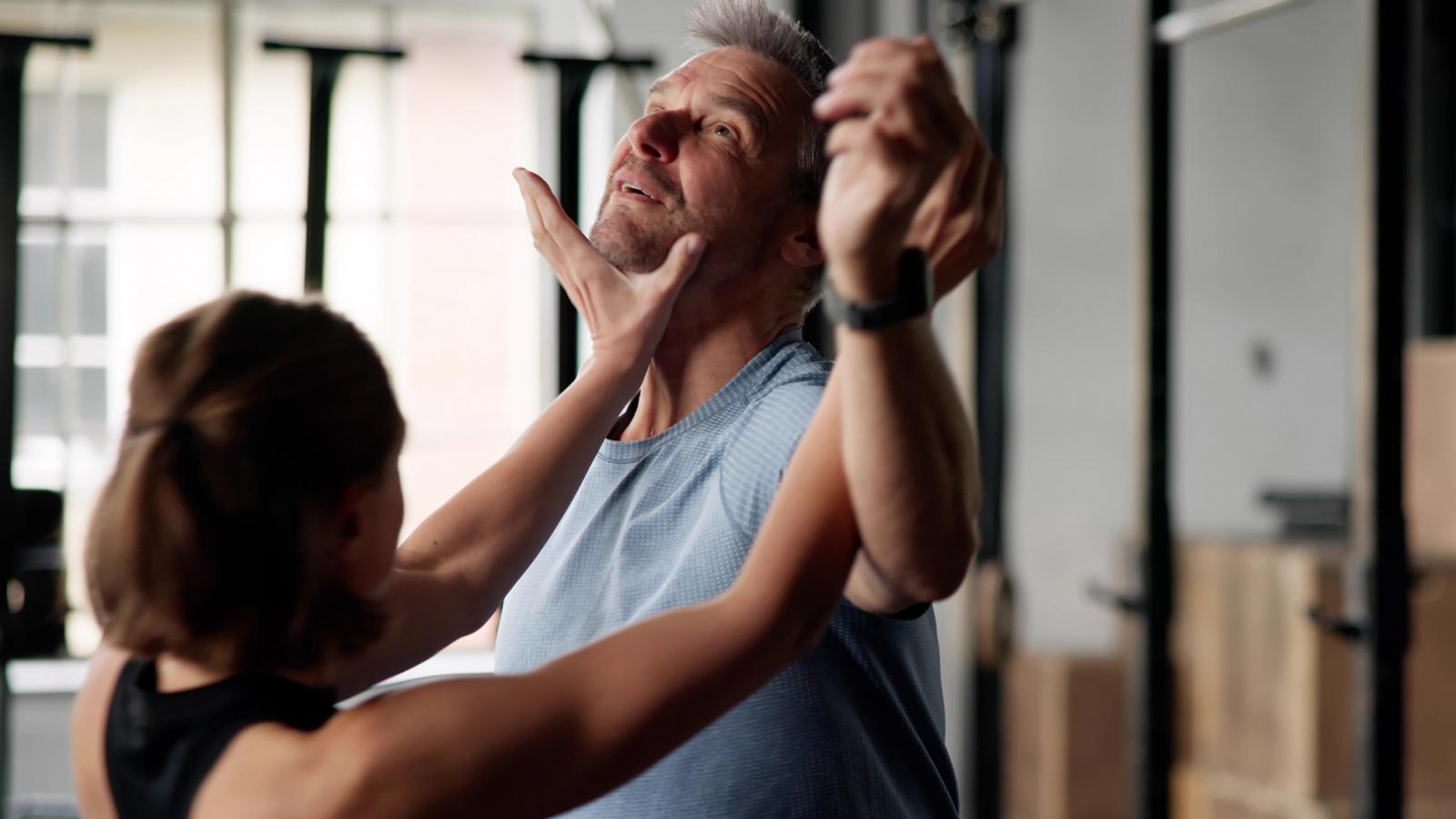 Kulcscsomó, összetekert újság, golyóstoll is segíthet az önvédelemben