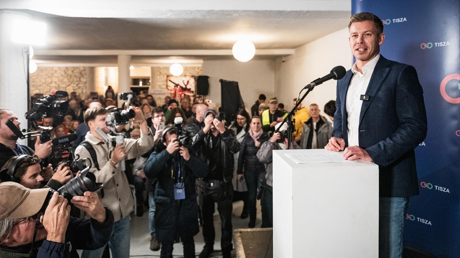 Magyar Péter kérése ellenére több jelölt kamera elé állt, de az elemző szerint ettől nem vesztett a pártvezetői tekintélyéből