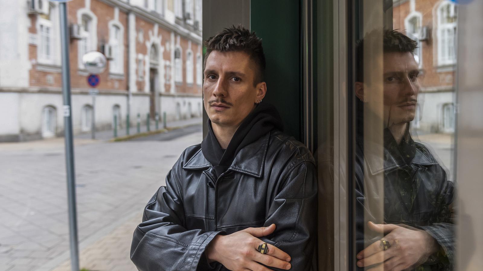 Muskovics Gyula kutató, de egyben számos kiállítás kurátora és művész is, alkotásai is gyakran a queerkultúra mélységeibe engednek betekintést