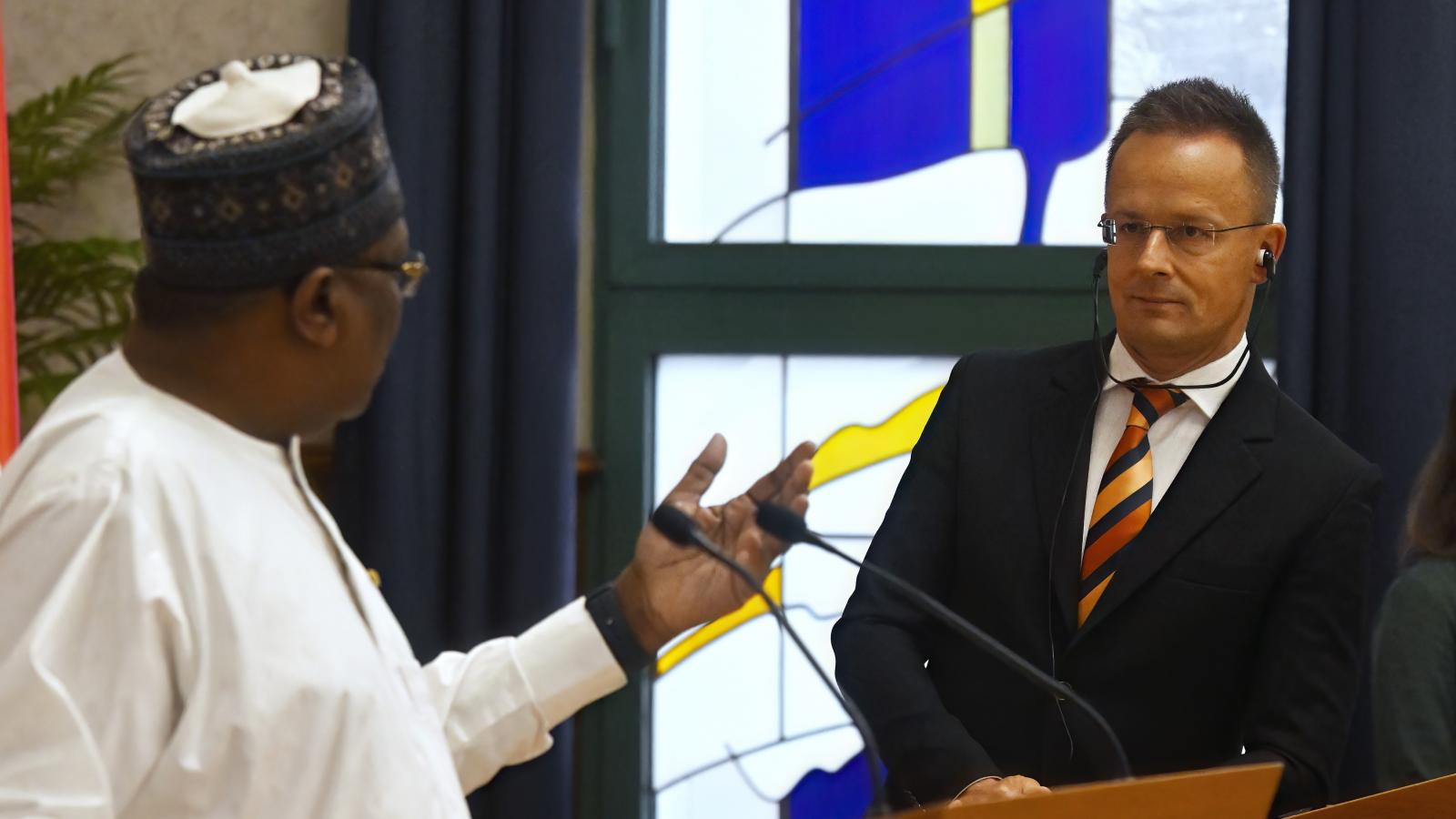 Abderrahmán Kulamallah csádi külügyminiszter és Szijjártó Péter Budapesten 2024. szeptember 6-án