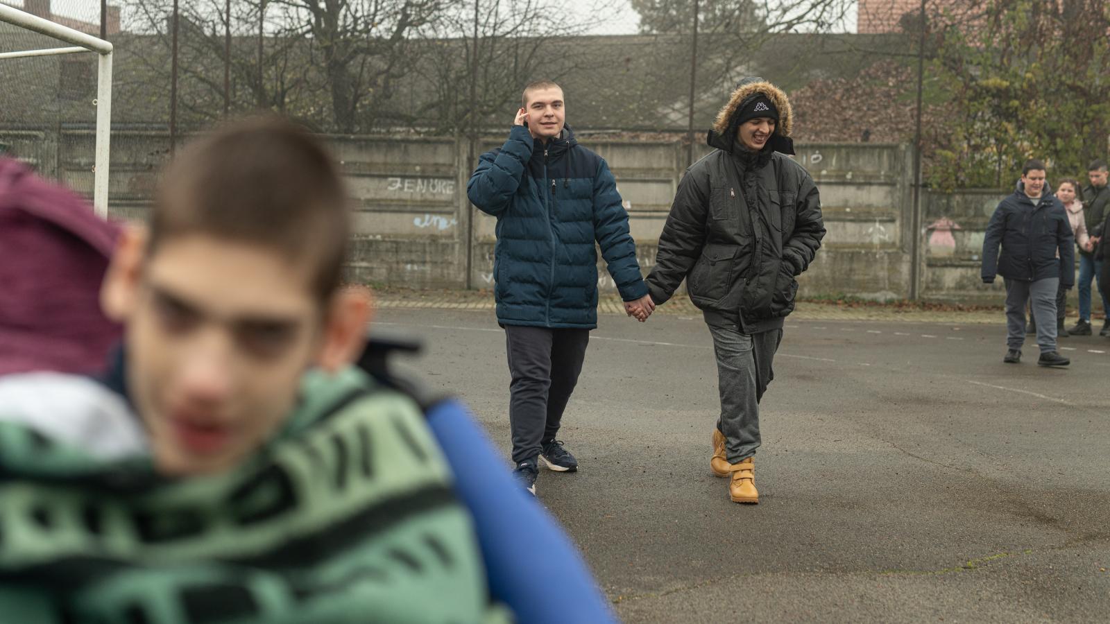 A séta is Lacika napi rutinjának része