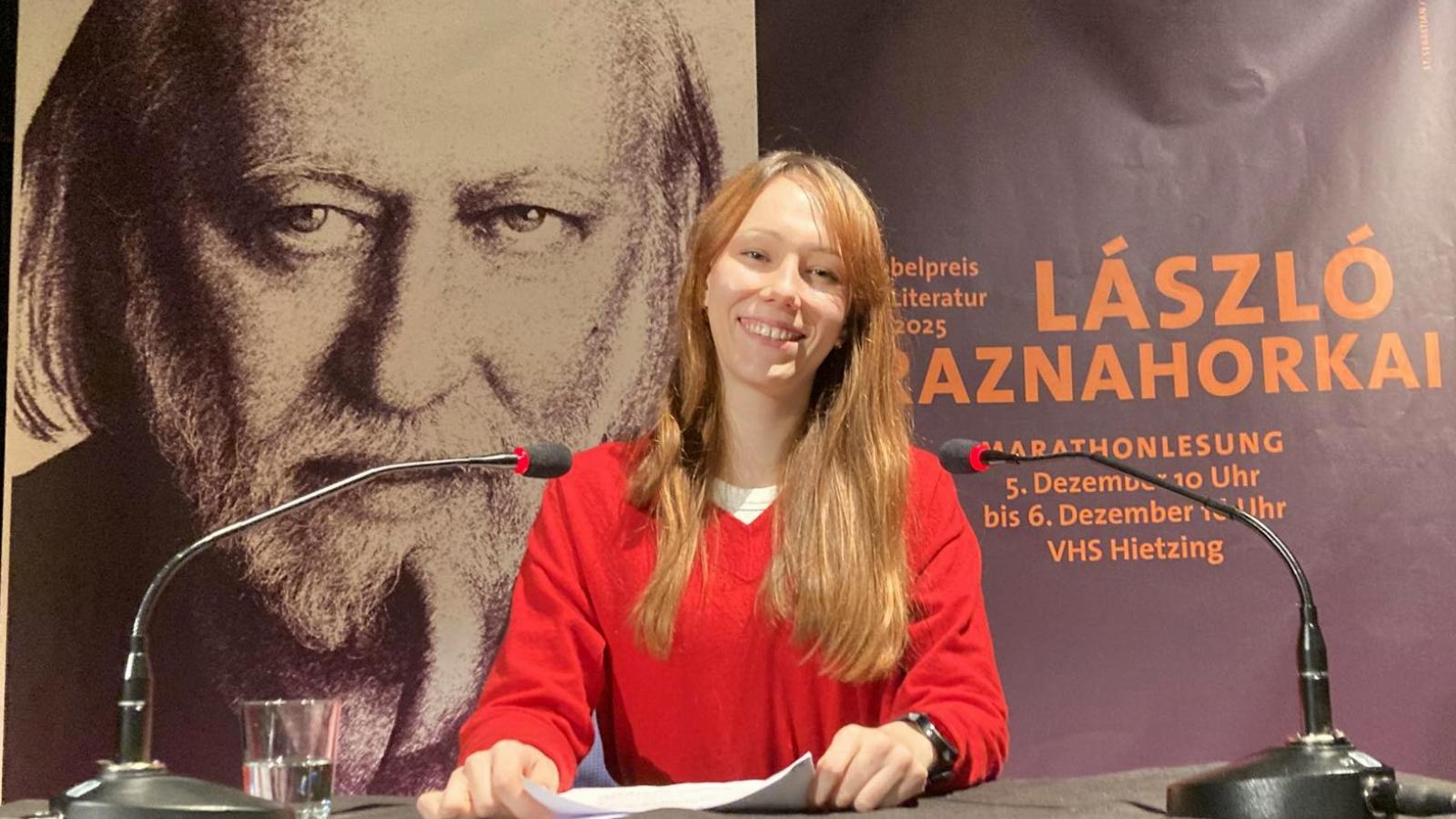 Sonja Winkler felolvas a 30 órás Krasznahorkai-maratonon.