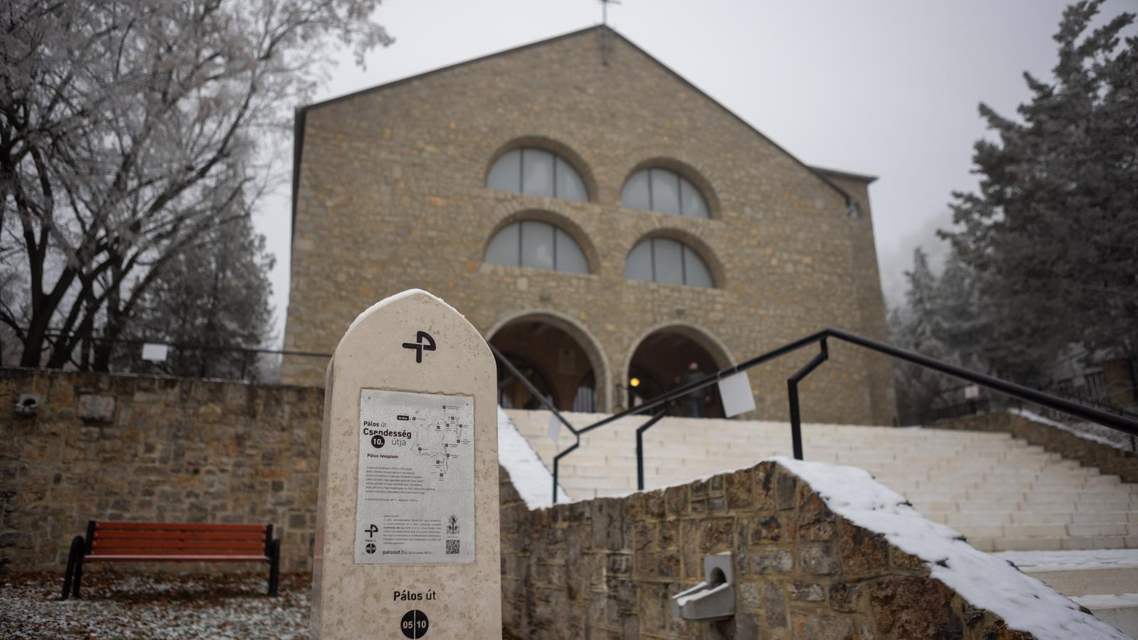 A pécsi Pálosok templomába járó hívők megosztottak a lombikprogram kérdésében