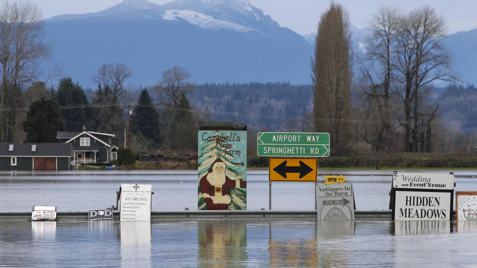 Tízezreket evakuálnak Washington államban a heves esőzés okozta árvizek miatt