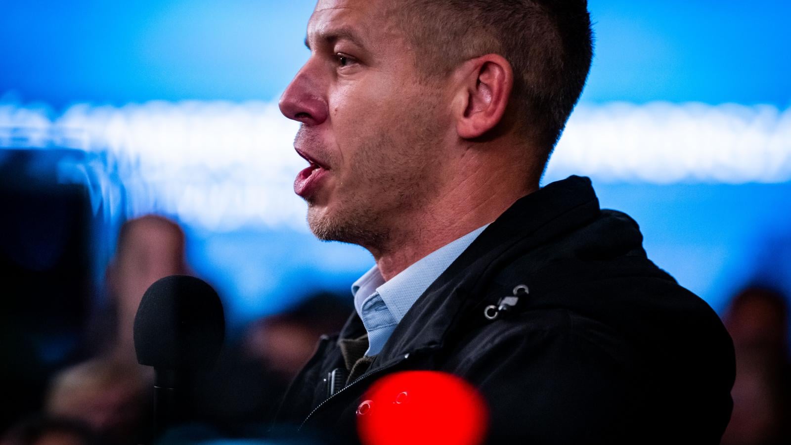 Magyar Péter birtokába került egy, az Orbán-kormánynak készült, de elhallgatott jelentés az állami gyermekvédelem alatt álló gyermekeket érő bántalmazásokról