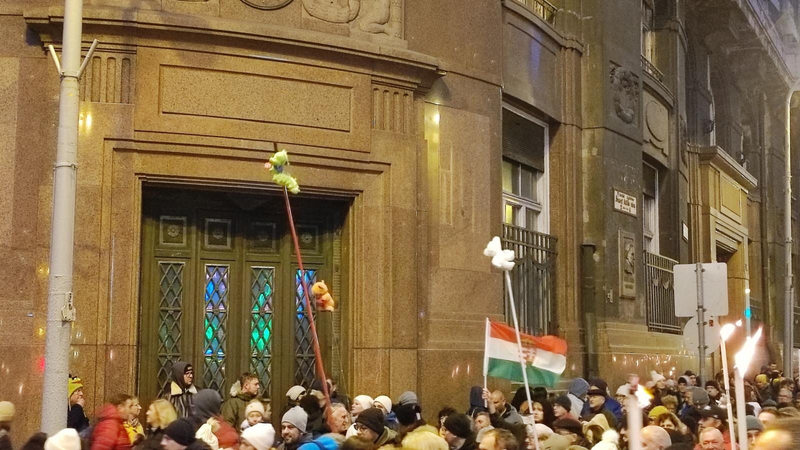 Vlad Țepeș szelleme kísért Magyar Péter tüntetése felett