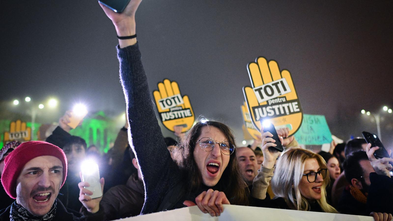 Egész Romániát megrengette az igazságszolgáltatást behálózó korrupcióról szóló dokumentumfilm