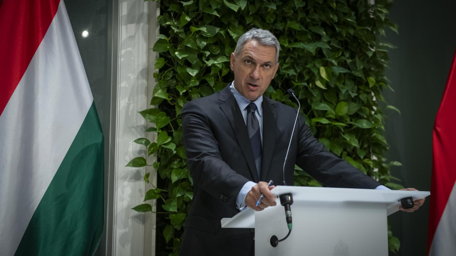 Lázár János tárcája: Mégsem tudják megnyitni az M30-as autópálya Szikszó és Miskolc közötti szakaszát