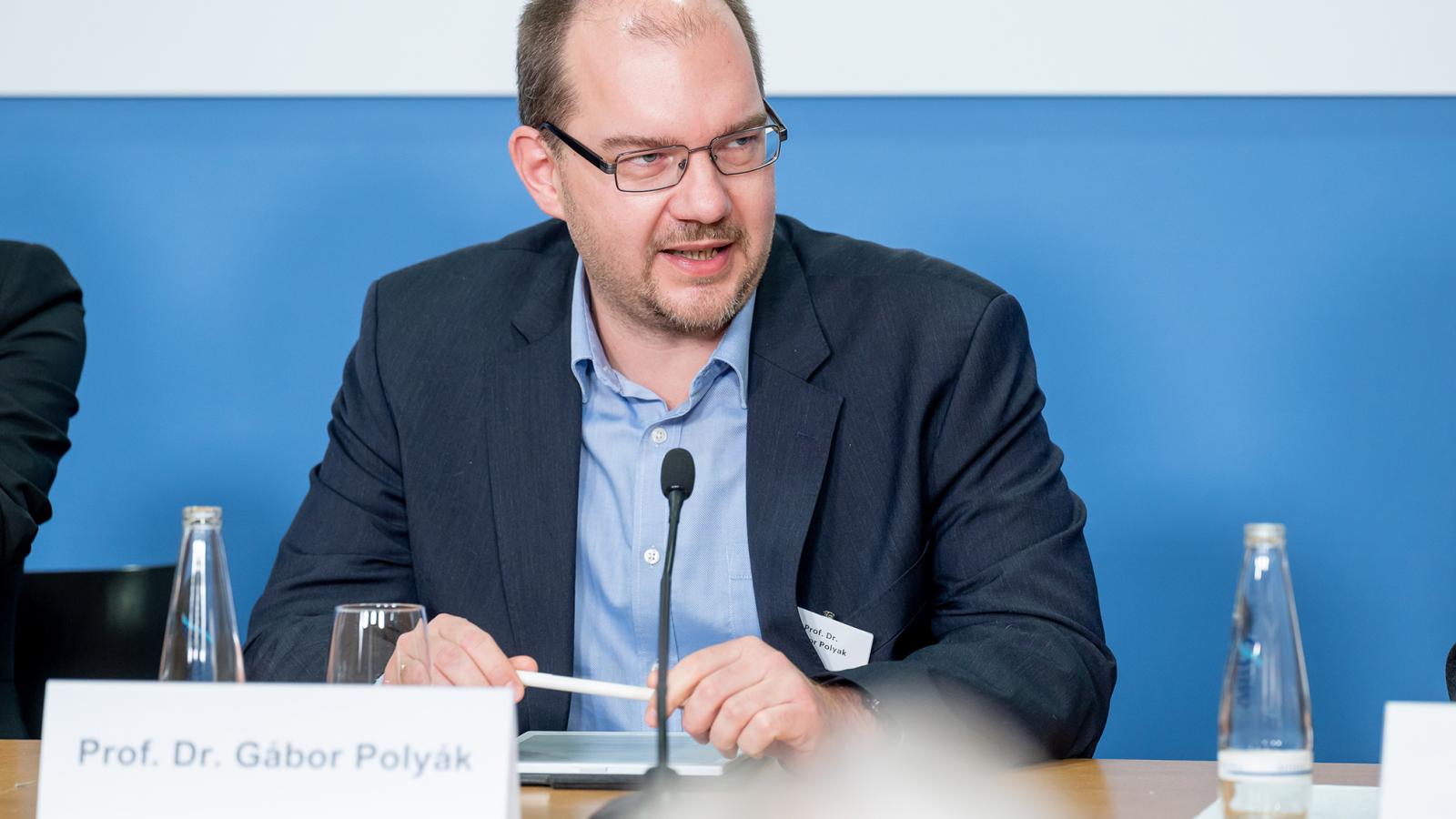 Polyák Gábor: Ha a Fidesz marad, biztosan lesz ellehetetlenítési törvény, mert a mézesmadzag után nem maradt más csak a korbács