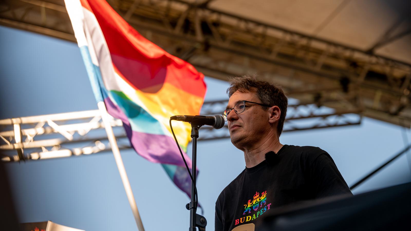 Több százezren vettek részt a betiltott nyári felvonuláson, amiért a főpolgármestert vette elő a hatalom