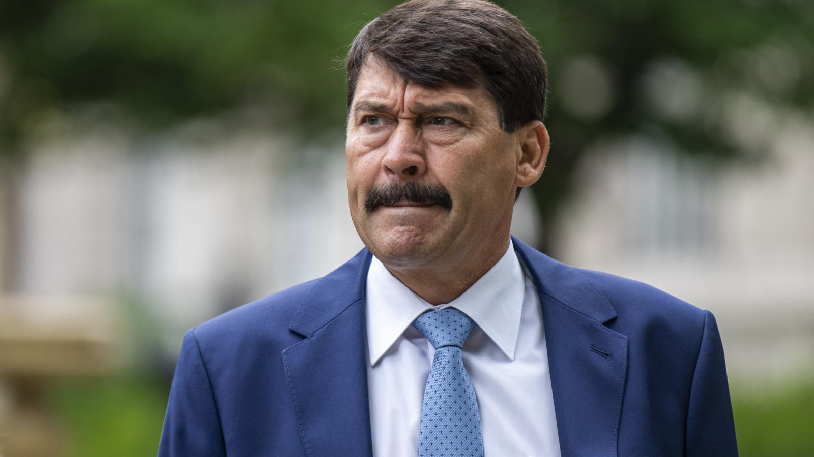 Két év alatt összesen 780 millió forint ment el Schmitt Pál, Áder János és Novák Katalin juttatásaira