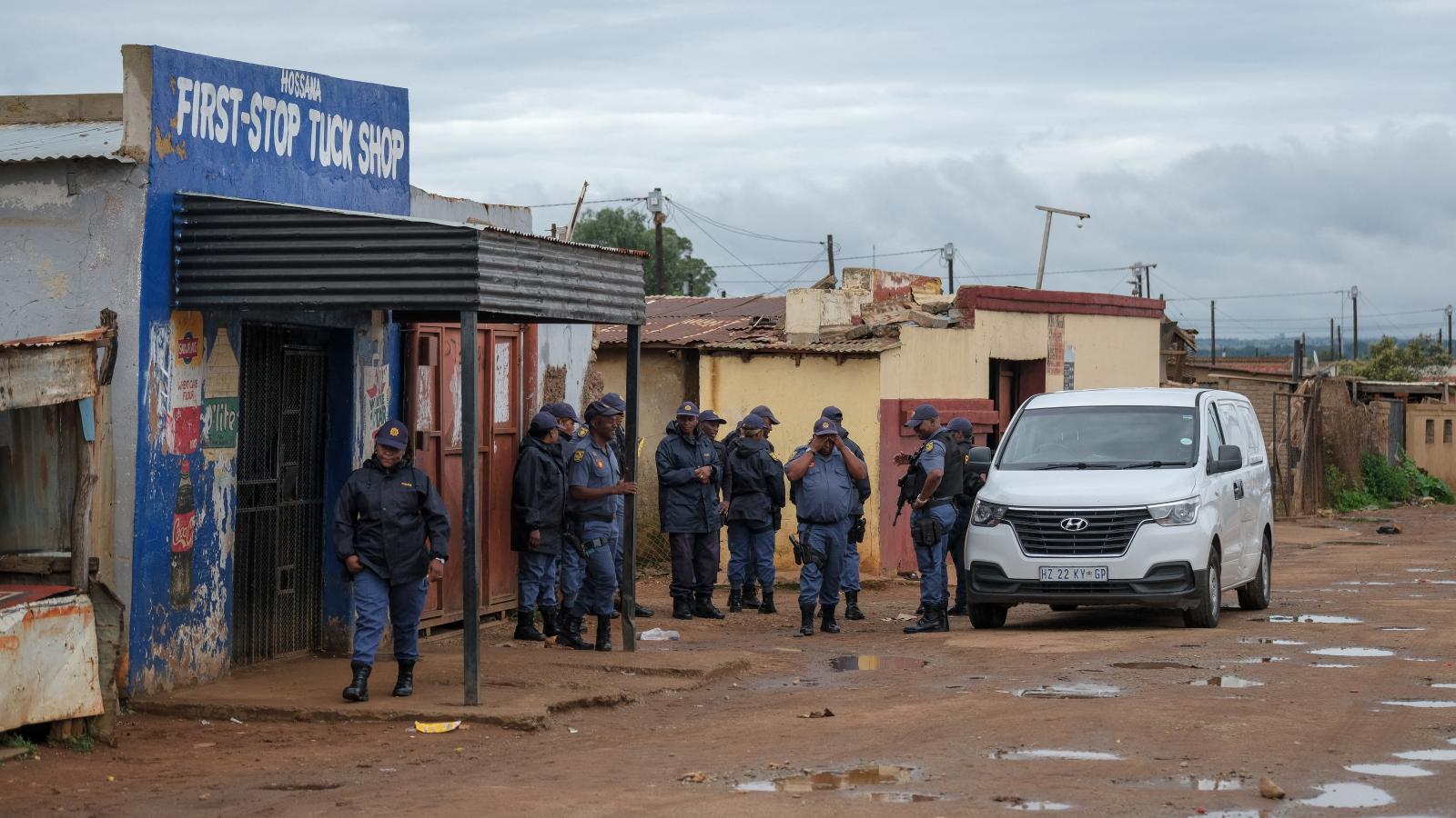 Fegyveresek öltek meg kilenc embert egy dél-afrikai kocsmában