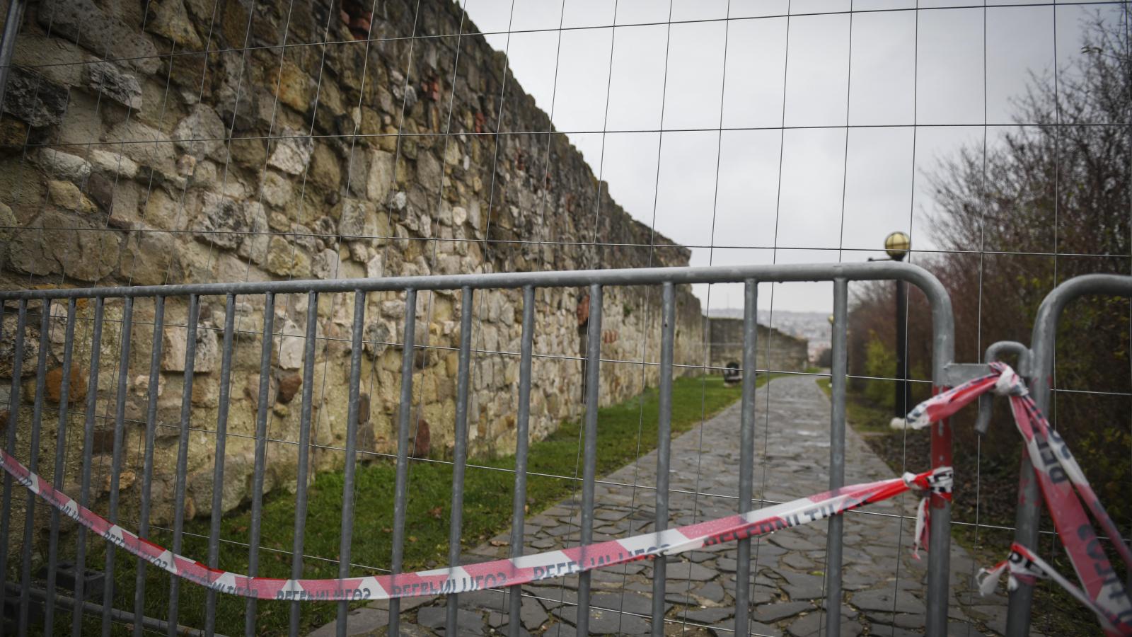 Leomlott egy köpenyfal, suvad a pincerendszer is, egyre rosszabb állapotba kerül az egri vár