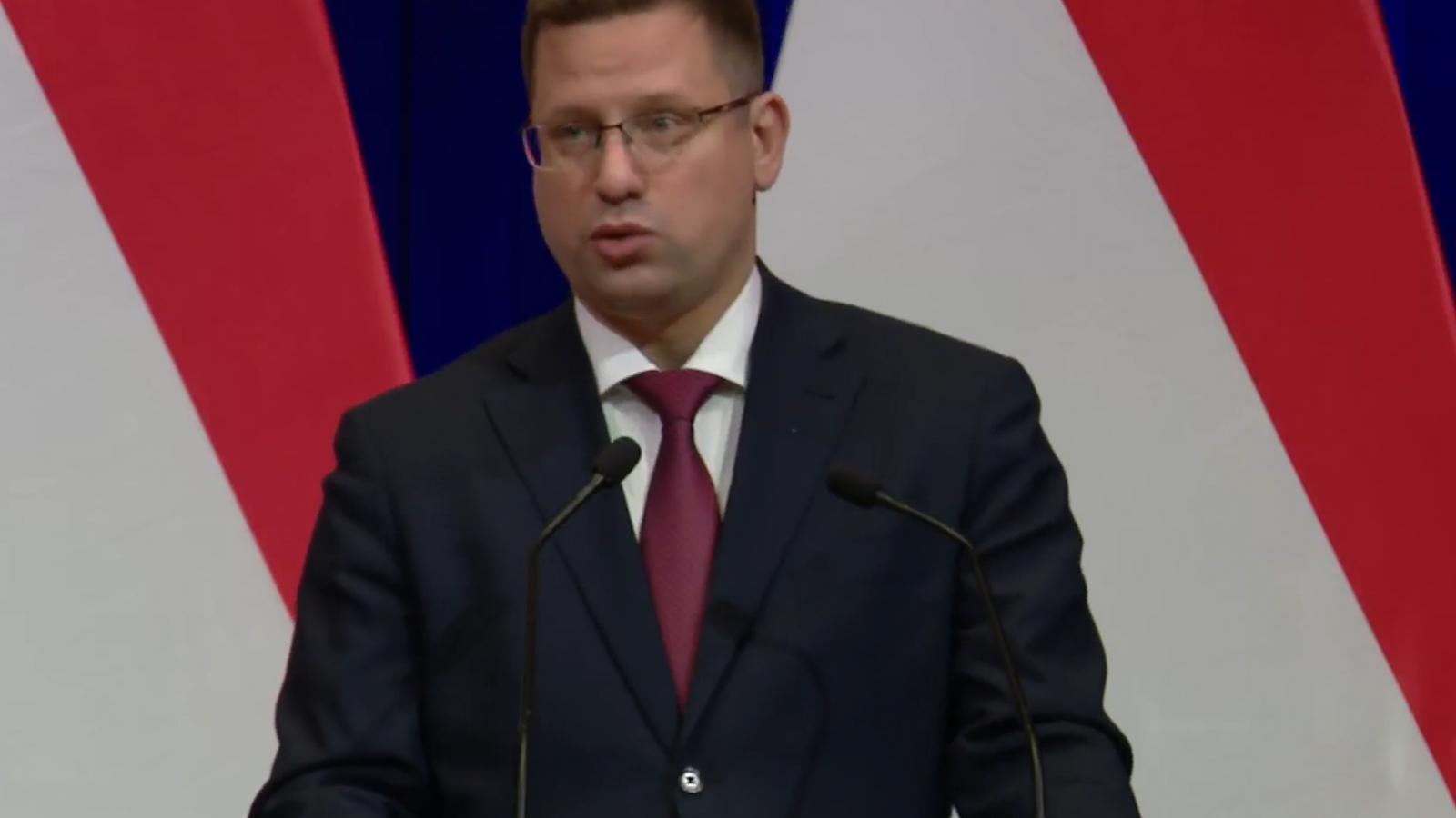 Gulyás Gergely szerint az Orbán-kormány nem mond le az uniós pénzekről, minden eurócentre igényt tart