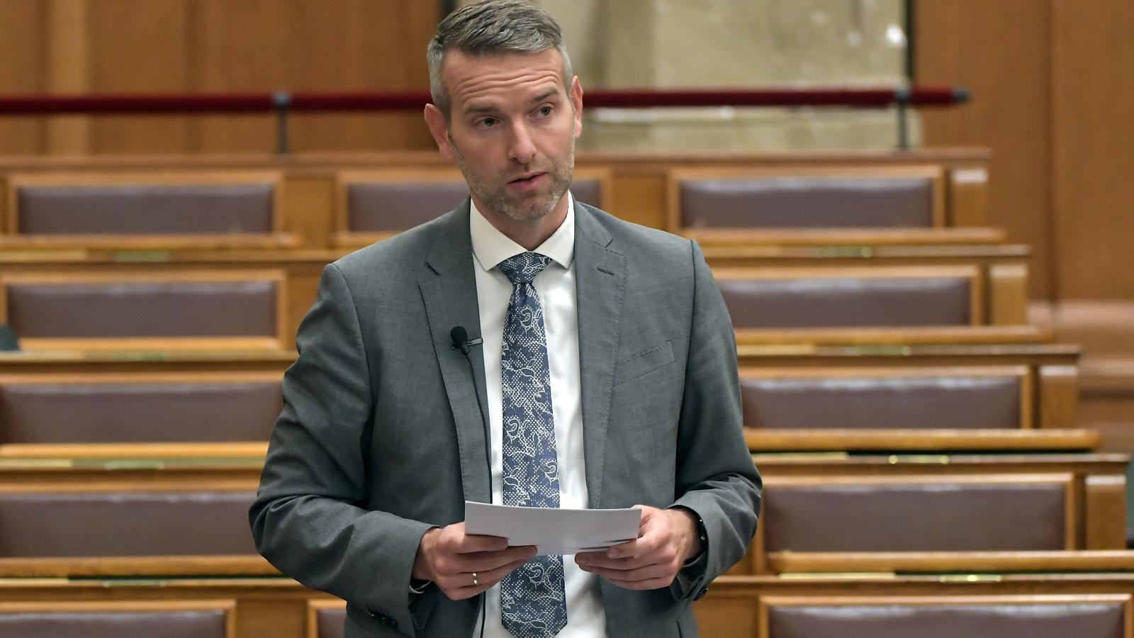 Steiner Attila energetikáért felelős államtitkárt indítja a Fidesz Magyar Péter ellen a Hegyvidéken