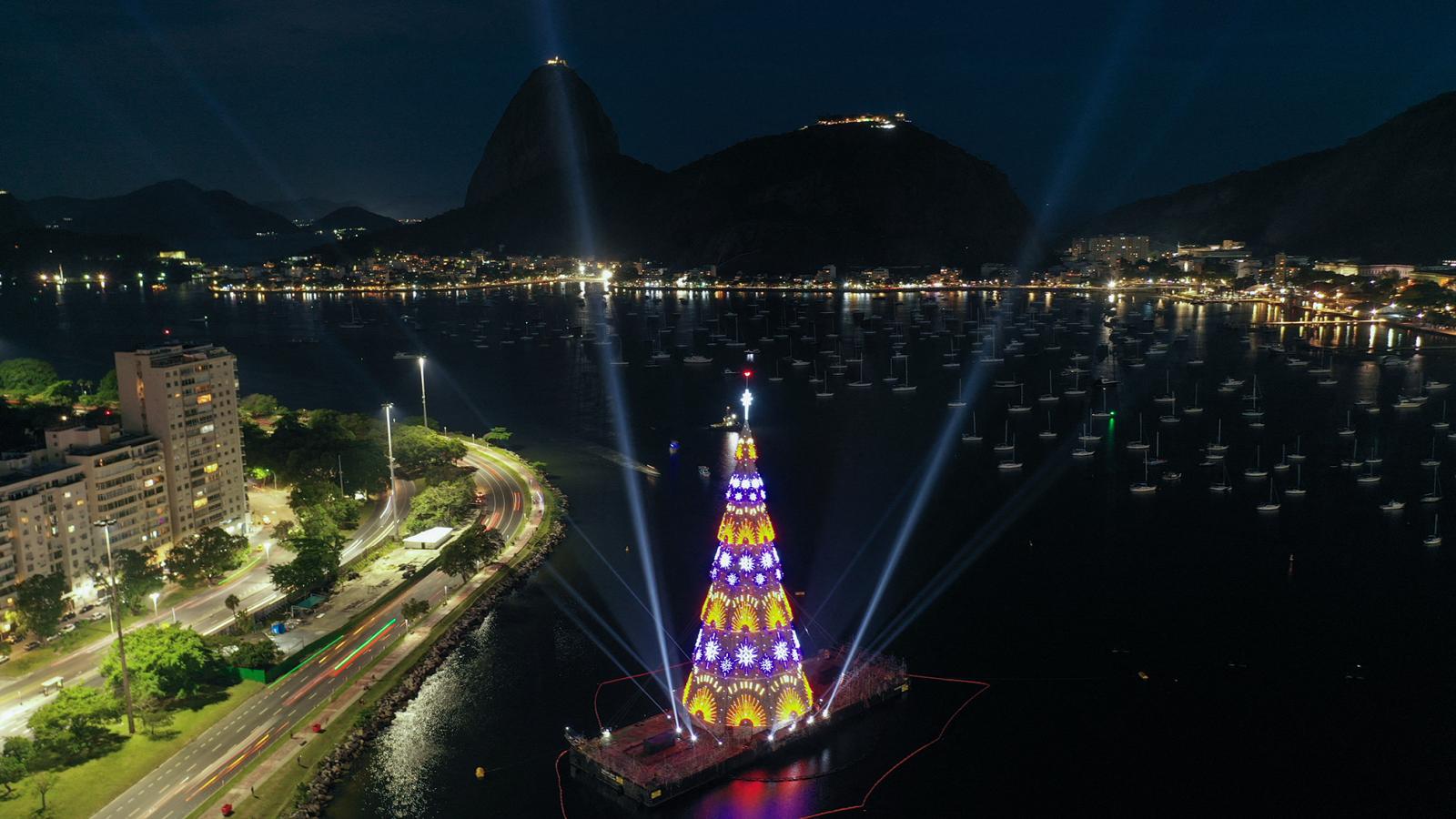 Rio de Janeiróban 80 méteres úszó installációt bocsátottak vízre