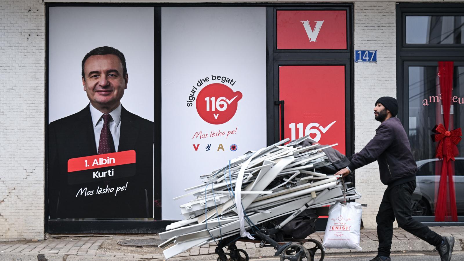 Előrehozott parlamenti választást tartanak Koszovóban