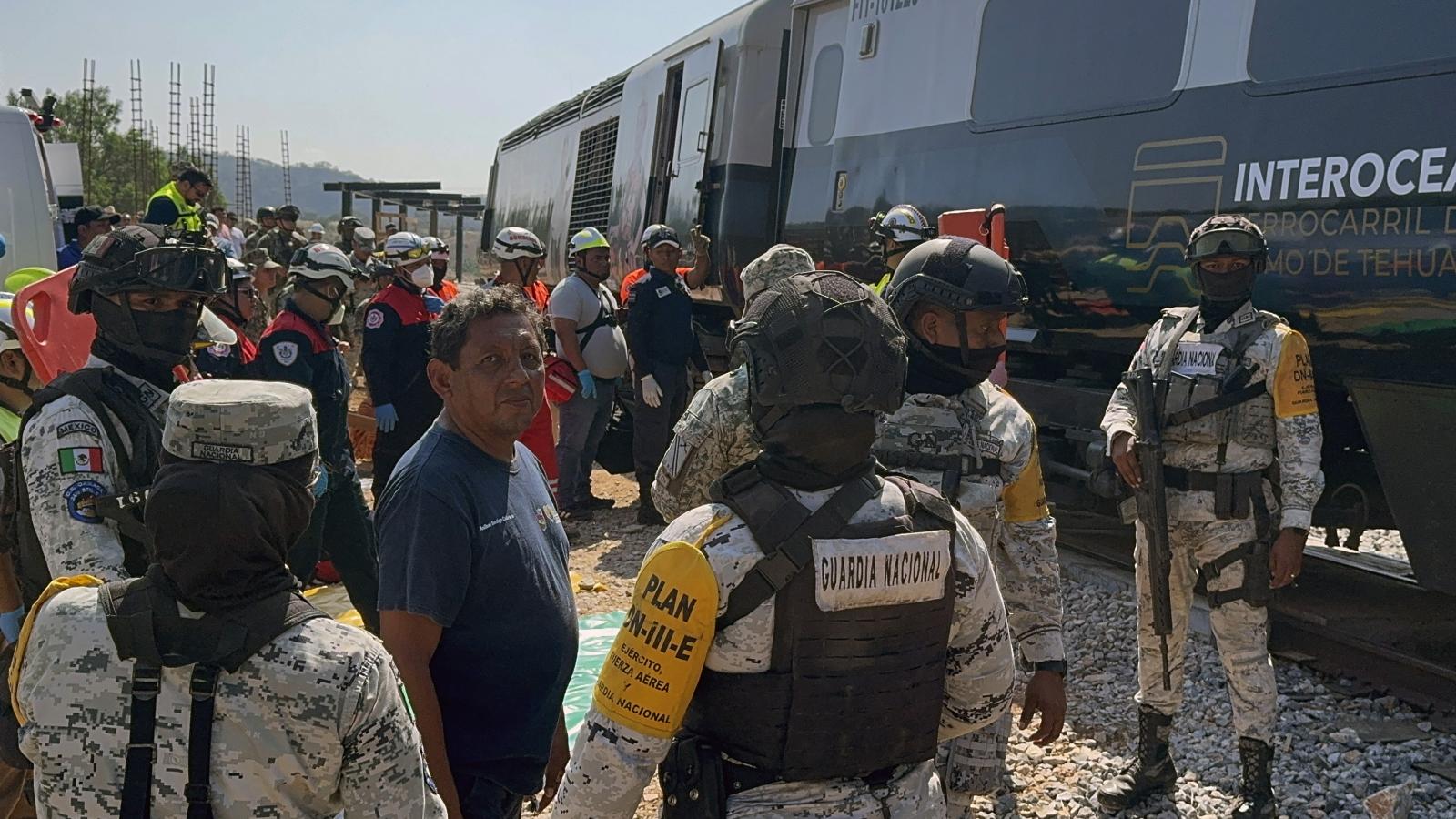 Kisiklott egy vonat Mexikóban, legkevesebb 13 ember meghalt, 98-an megsebesültek