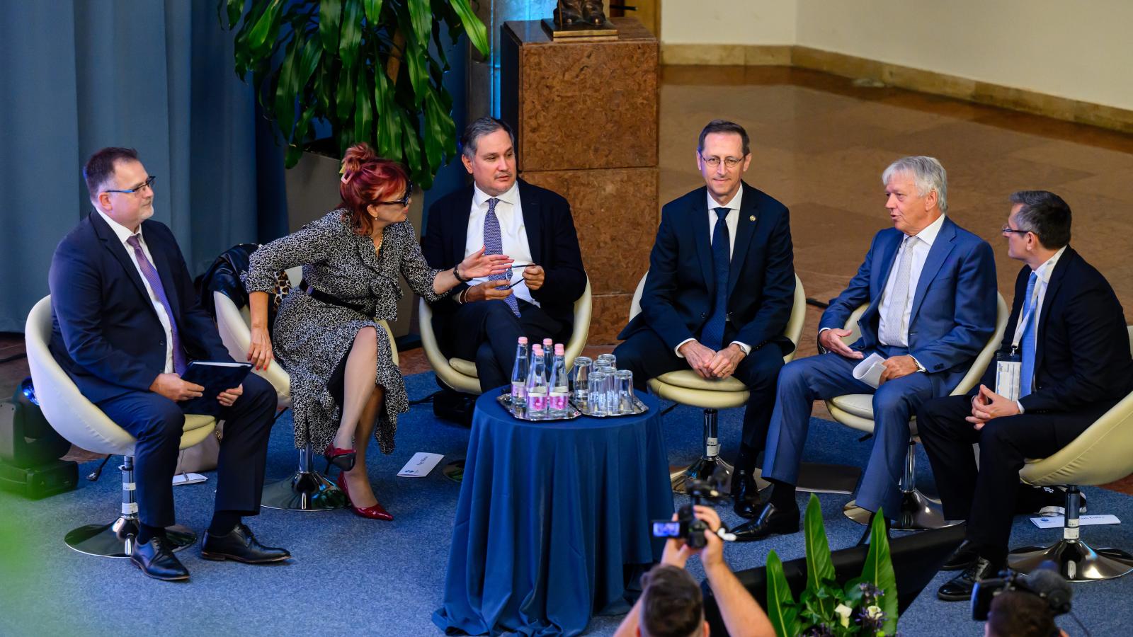 Megszorítás szükségességét lengette be 2027-re a Varga Mihályt és Windisch Lászlót is sorai közt tudó Költségvetési Tanács