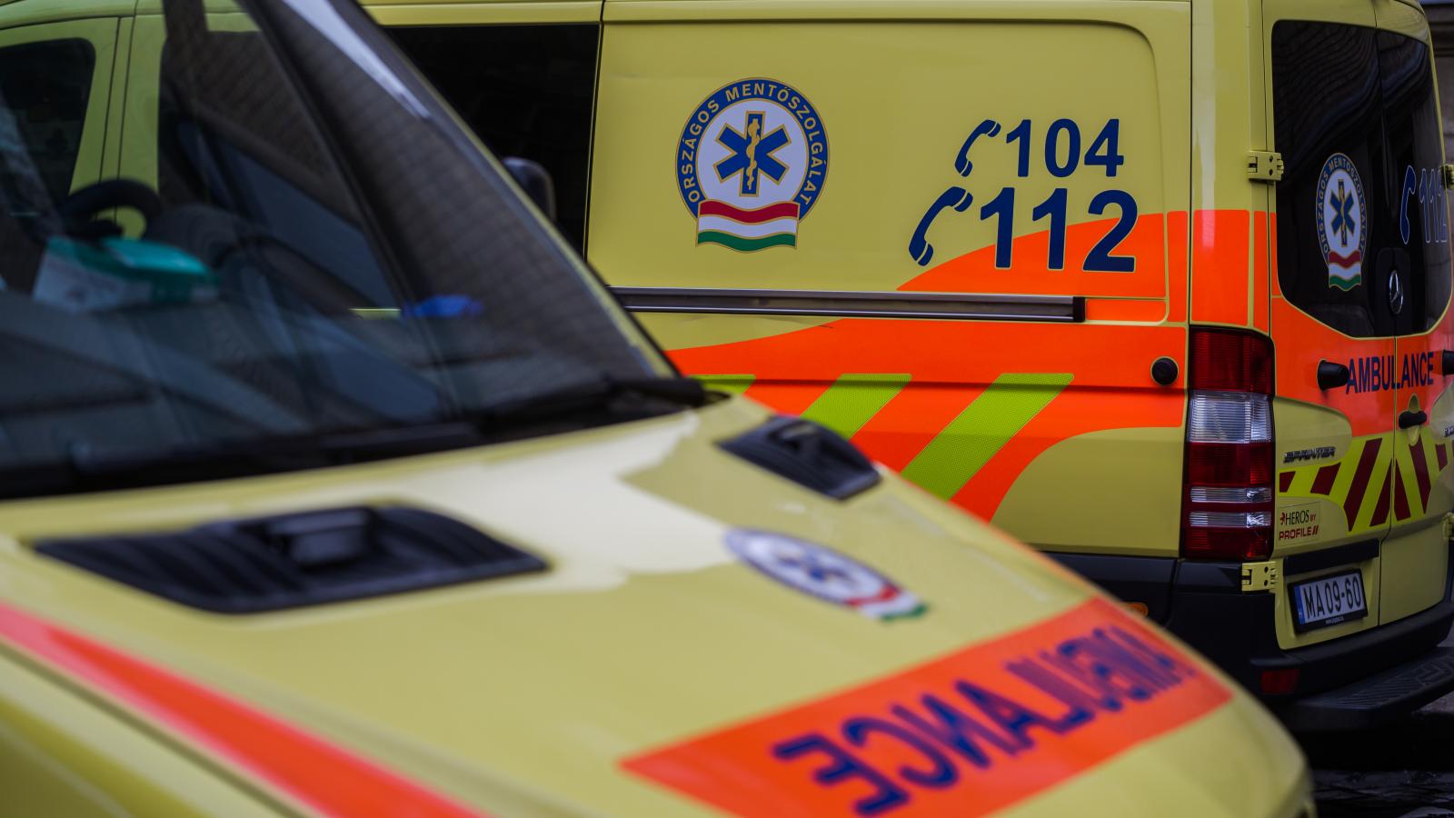 Tizenkétszer riasztották pirotechnikai eszközök okozta sérülésekhez a mentőket, csaknem 250 embert túlzott alkoholfogyasztás miatt vittek kórházba