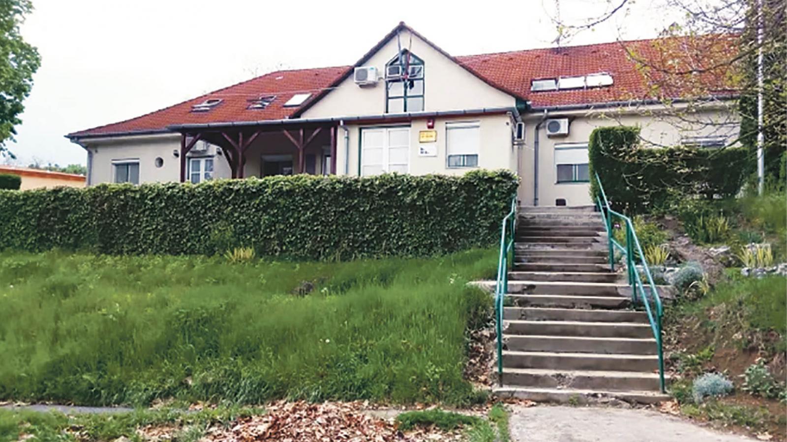 „Ez a hatalom ebből ért” – Párját ritkító ellenállással akadályozták meg egy egri idősotthon vezetőjének leváltását