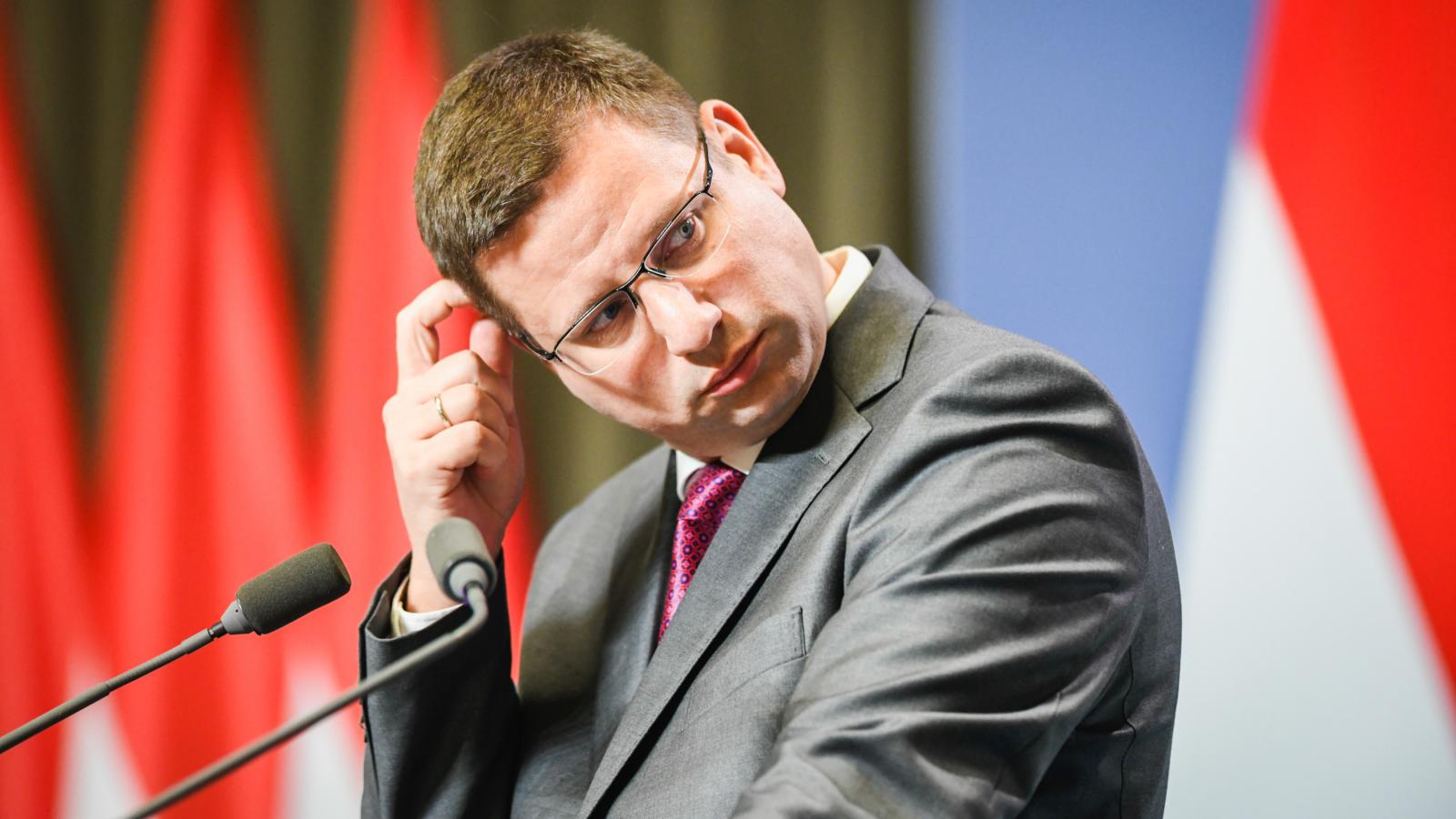 Gulyás Gergely Orbán Viktor sajtótájékoztatóján január 5-én 