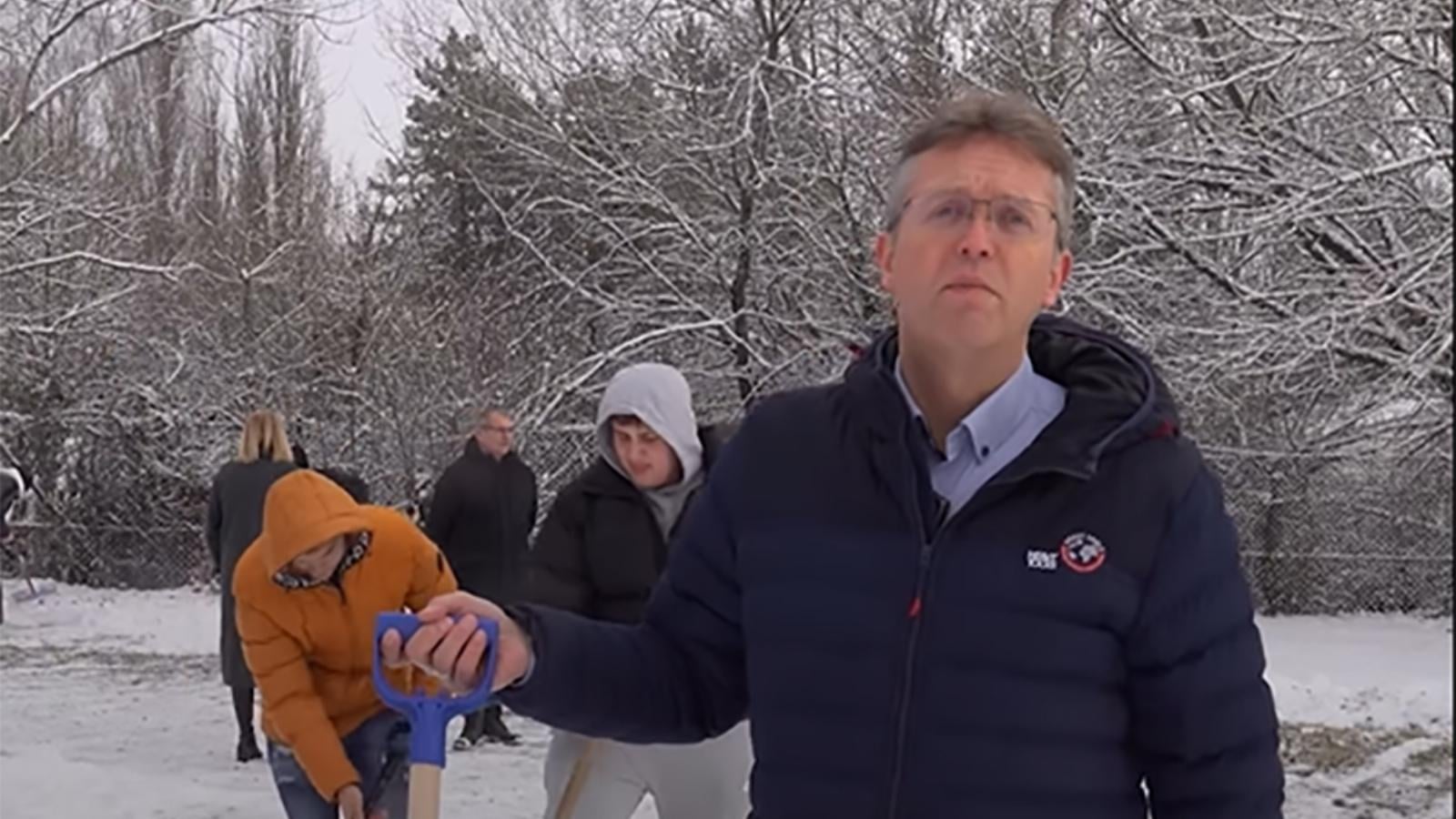 Hankó Balázs közölte, levelet írt a szakképzési iskoláknak, hogy a stramm diákok segítségét kérje a hóeltakarításhoz