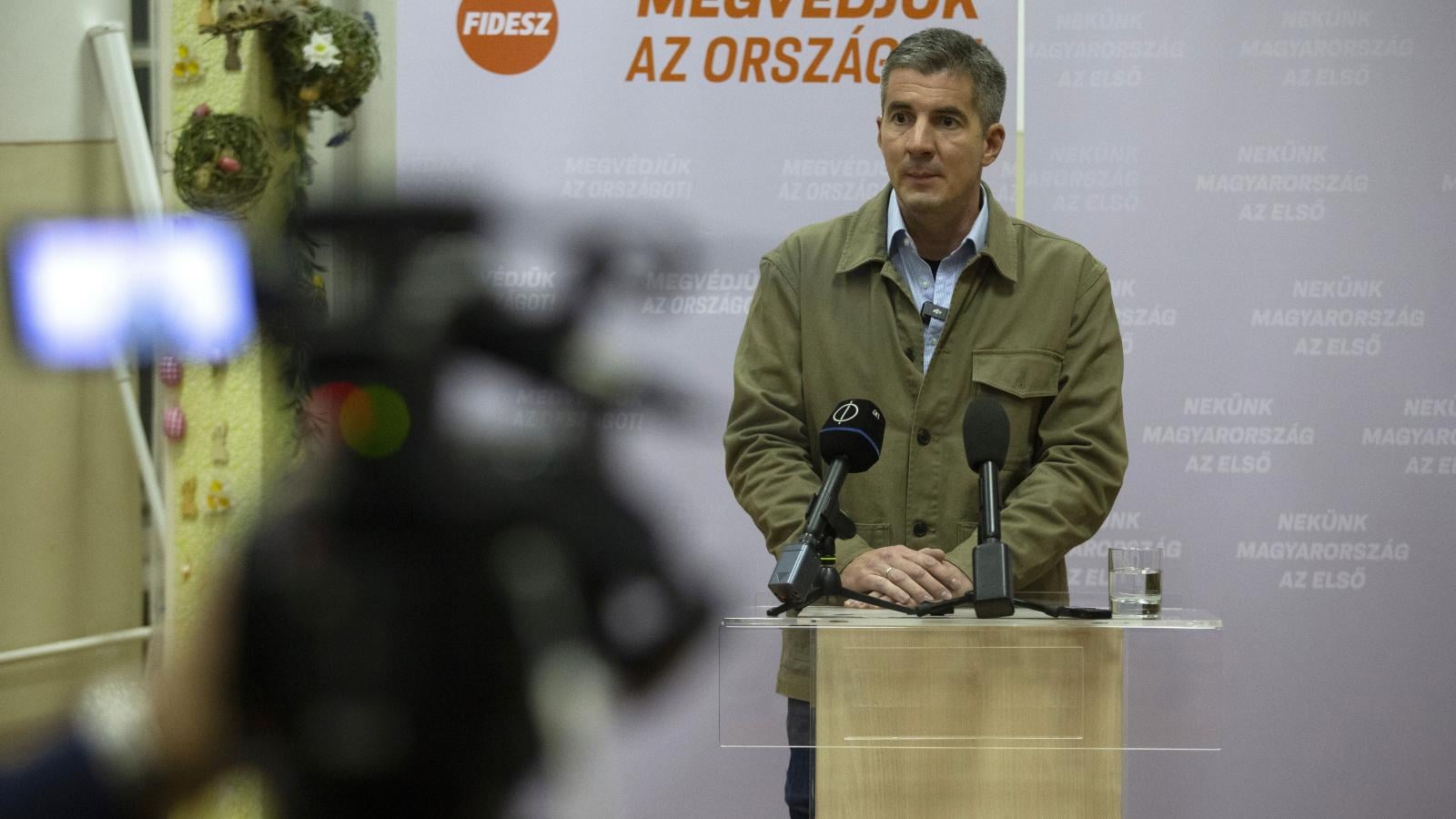 Kocsis Máté: Ezek a hülye büdös komcsik mindig előkerülnek a választás előtt