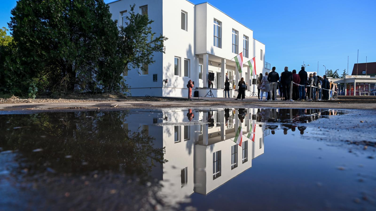 Több mint kétmilliárd forinttal tartoztak a tankerületi központok, az Orbán-kormánynak kellett közbelépnie
