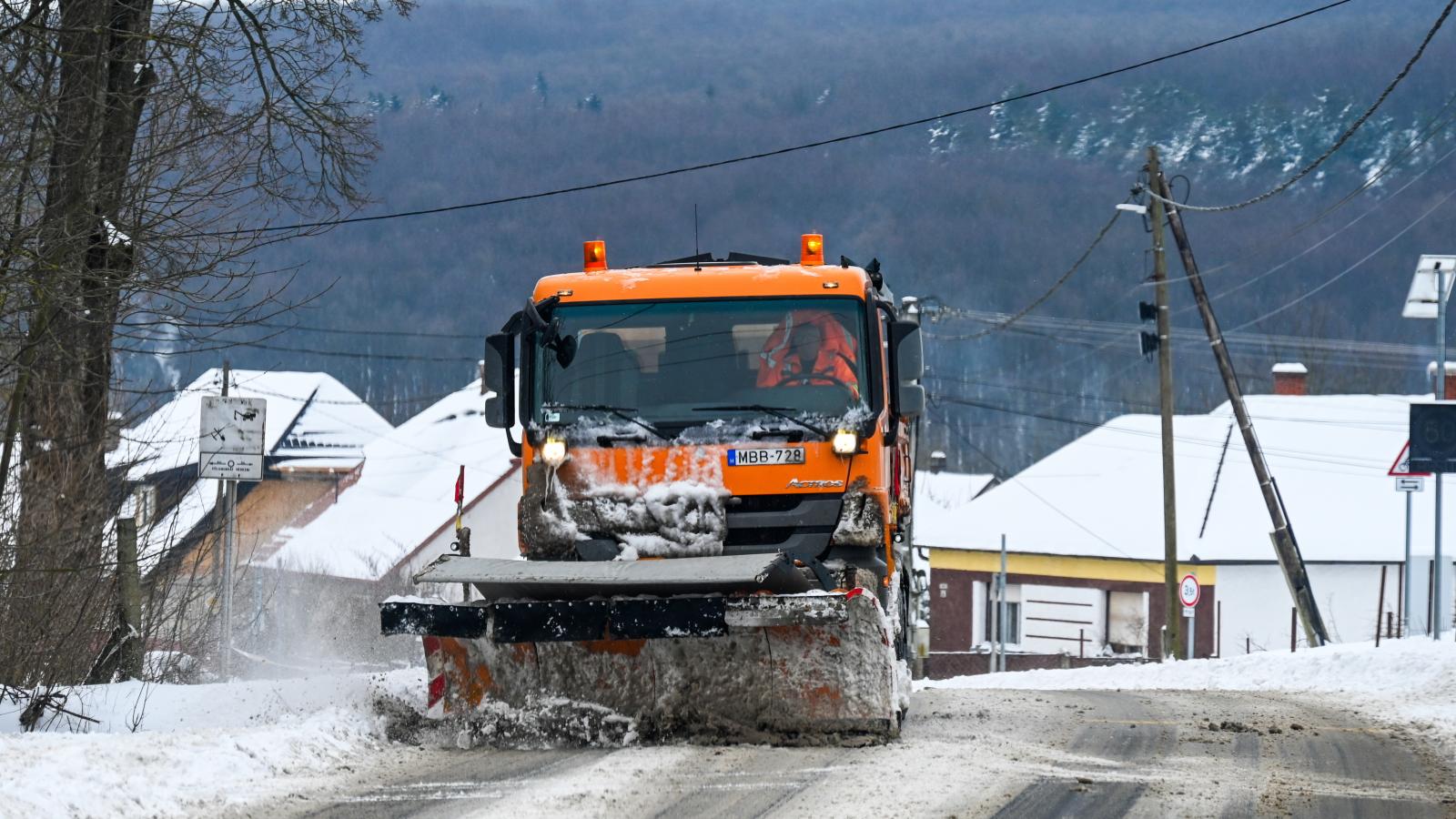 Hófúvás és extrém hideg várható, többfelé másodfokú figyelmeztetés van érvényben