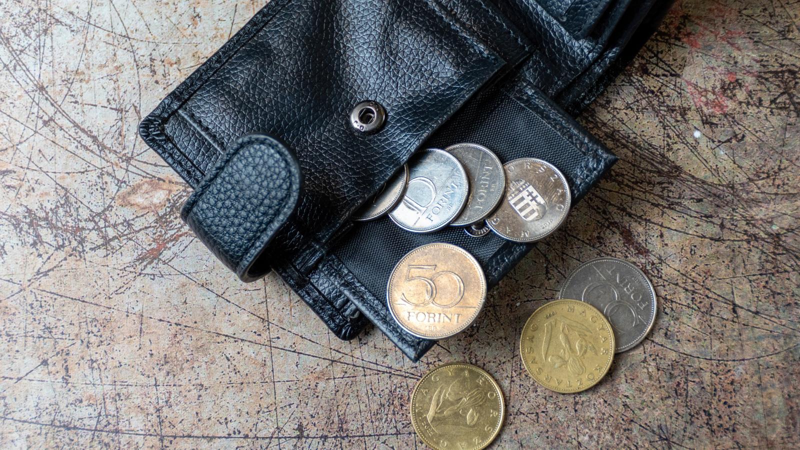 Kiderült, hogy jött ki az a 26 277 forint, amit Abasár kapott év végén az Orbán-kormánytól