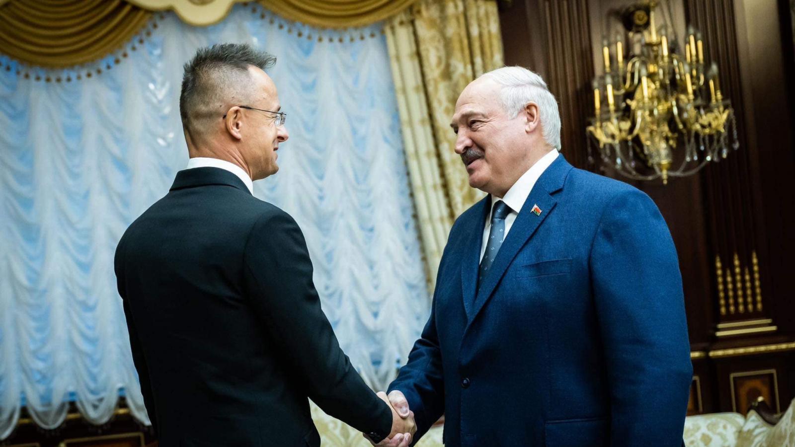 Szijjártó Péter Lukasenka be­lorusz elnökkel 2023-ban – Magyarország Belarusz sorsára juthat, ha Orbán a vesztes választások ellenére nem adja át a hatalmat