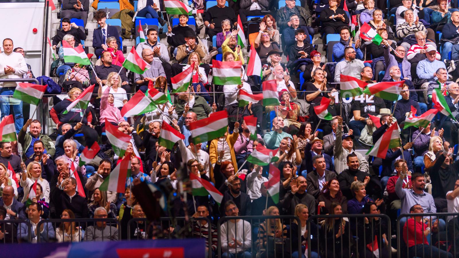 Fidesz. A Digitális Polgári Körök szegedi kampányeseménye. „Mindent” bevetettek, még Áder János ex-­köztársasági elnök is felszólalt