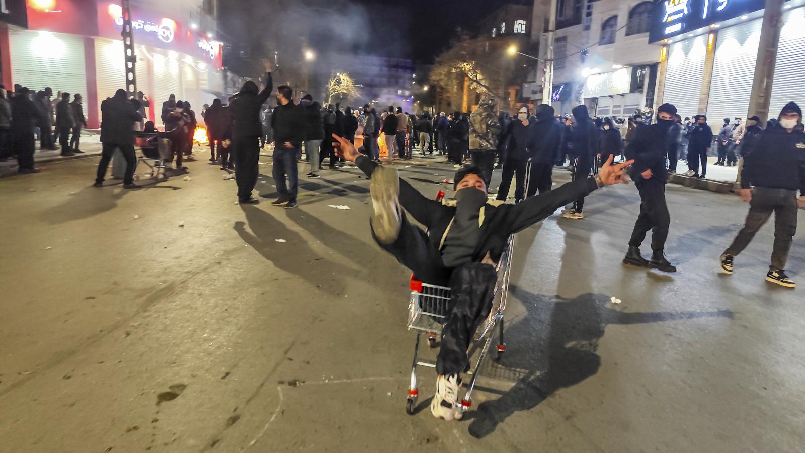 Tüntetés az iráni Kermánsáhban 2026. január 8-án.