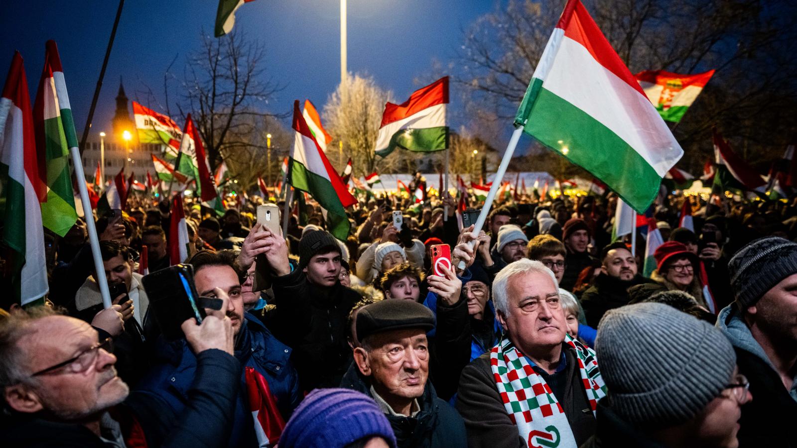 Nincs szó tévedésről, vezet a Tisza Párt