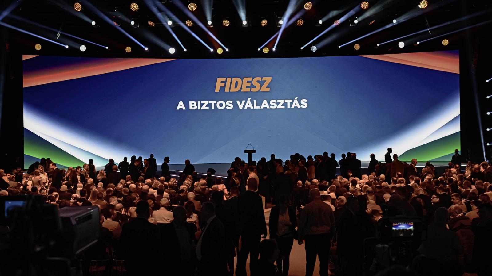 Elkezdődött a Fidesz kongresszusa – Kövér László ismertette a tétet, Kocsis Máté a Tisza Párton élcelődött