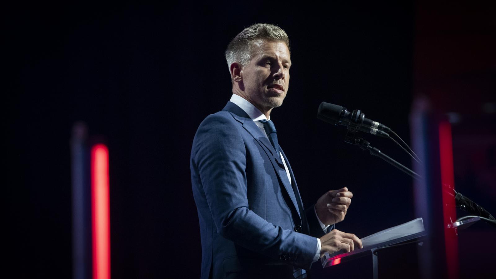 Magyar Péter szerint szombat este már üvöltöztek a Fidesz kampánystábjában, Orbán Balázs helyett visszahoznák Rogán Antalt kampányfőnöknek