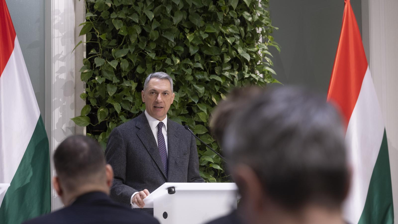 Megkérdeztük Lázár Jánost, honnan lehet tudni, mikor hazudik – Videó!