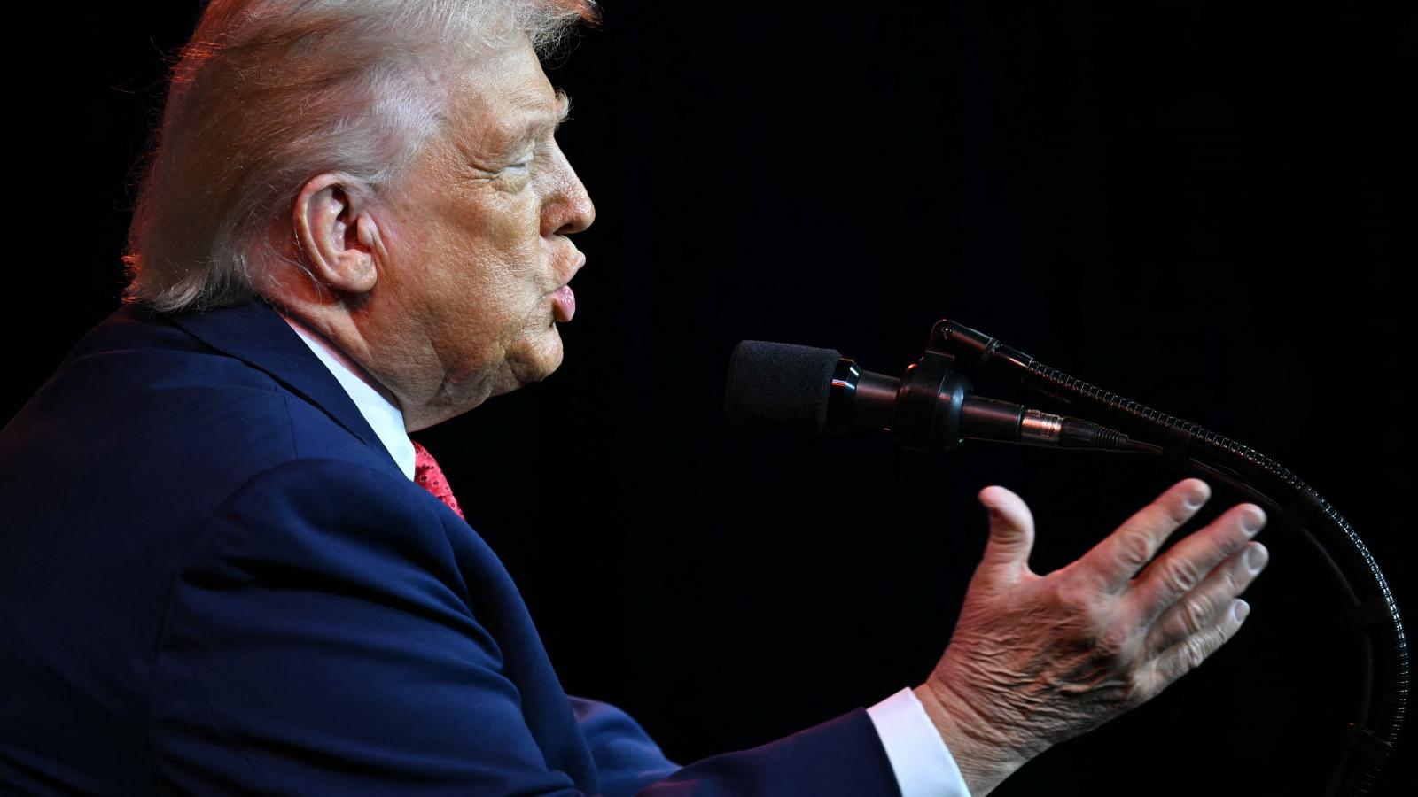 Donald Trump: Az Egyesült Államok 25 százalékos vámot vet ki az Iránnal üzletelő országokra