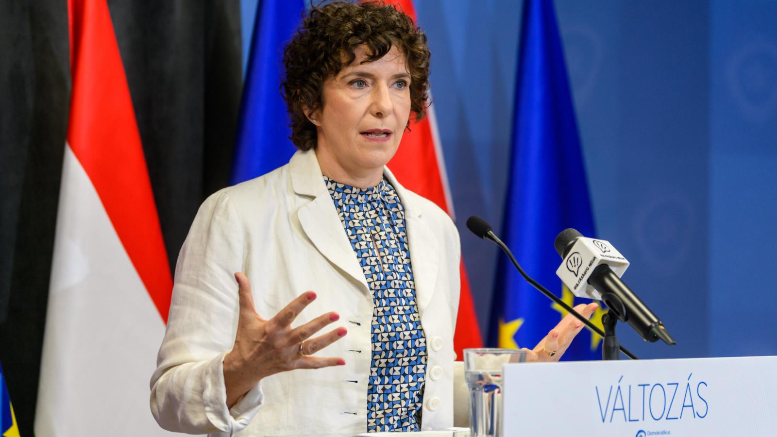 Dobrev Klára 10 százalékos választási eredménnyel lenne elégedett, szerinte reális cél, hogy a DK egy erős kampánnyal elérje ezt