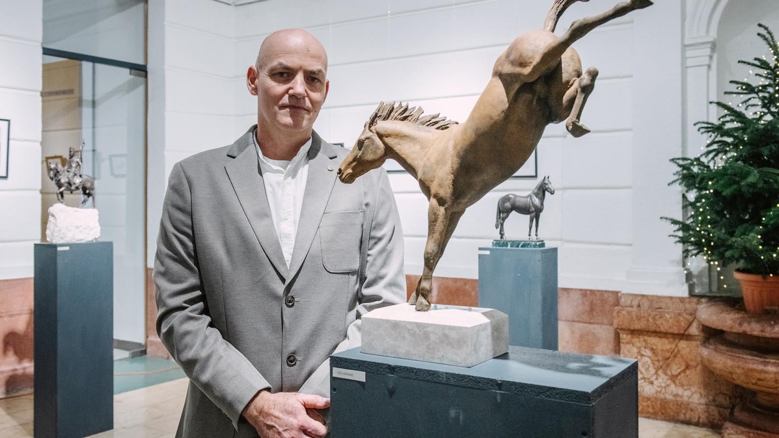 Tóth Dávid szobrászművész a lovak ihlette alkotásaival