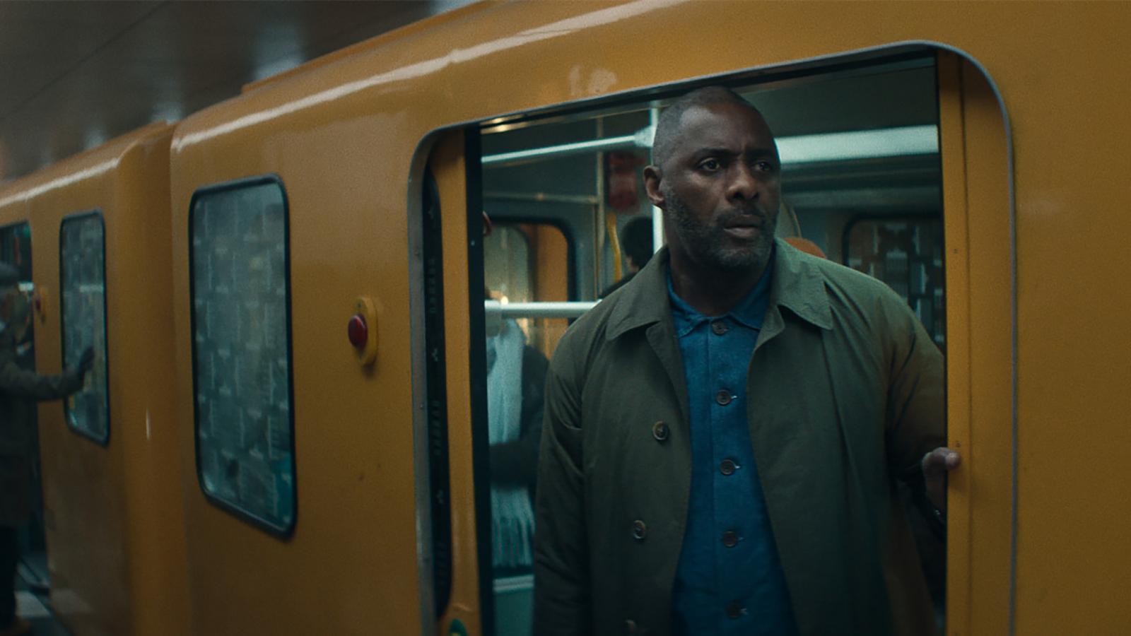 Idris Elba most is kiváló, mint a sebezhető antihős