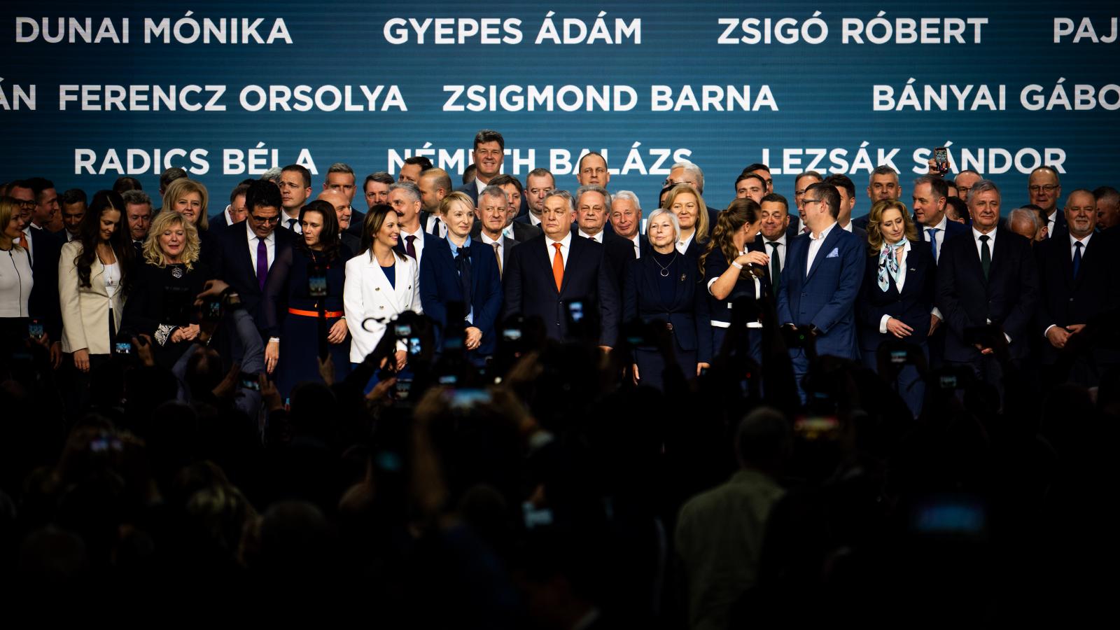 Minden a pillanat uralásáról szól, Magyarországon kiment a divatból az egykori politikai csúcstermék