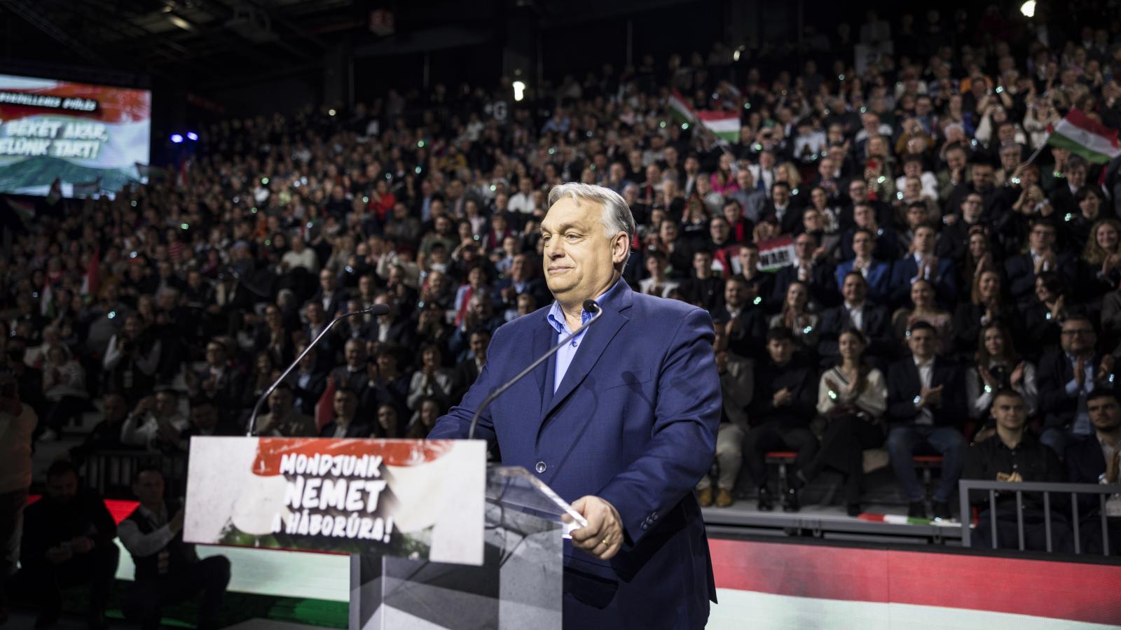 Orbán Viktor arra kérte a szülőket, hogy beszélgessenek a politikáról a gyerekeikkel