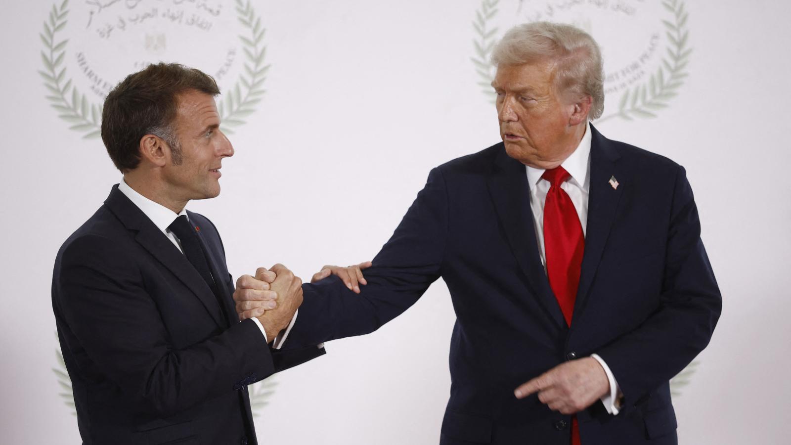 Donald Trump 200 százalékos vámmal fenyegeti a francia bor- és pezsgőimportot, mert Emmanuel Macron nem akar csatlakozni a béketanácsához