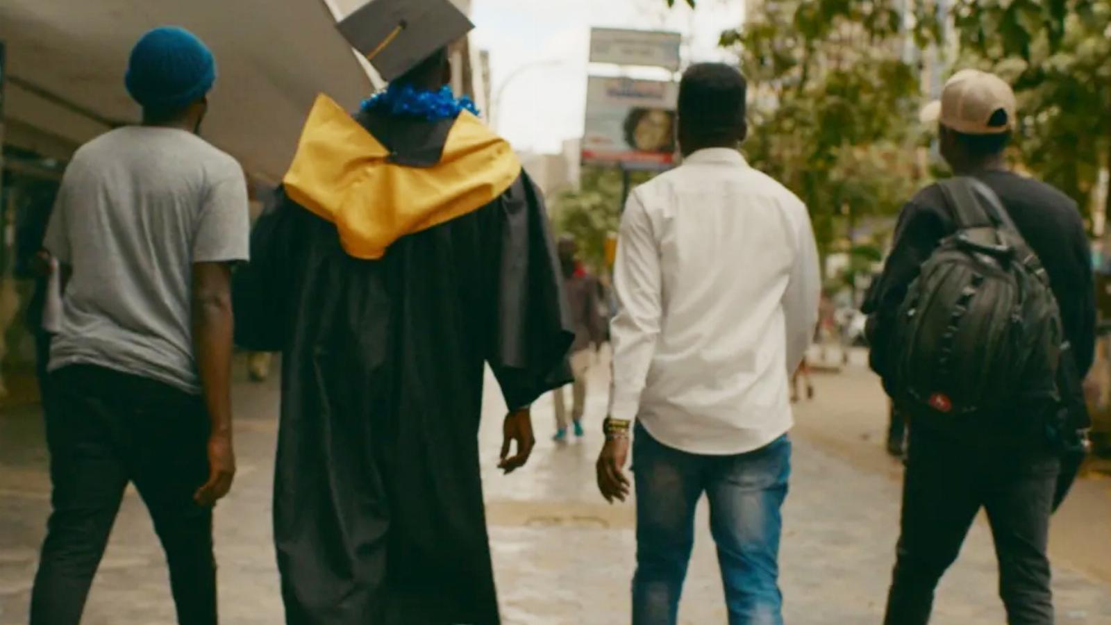 A felelősség a diákoké és a kenyai íróké, a rendszer érintetlen marad